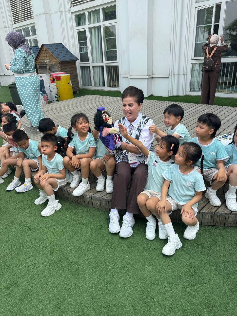 Xalqaro konferensiya sahnasida